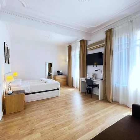 Flor Habitaciones Барселона Екстериор снимка