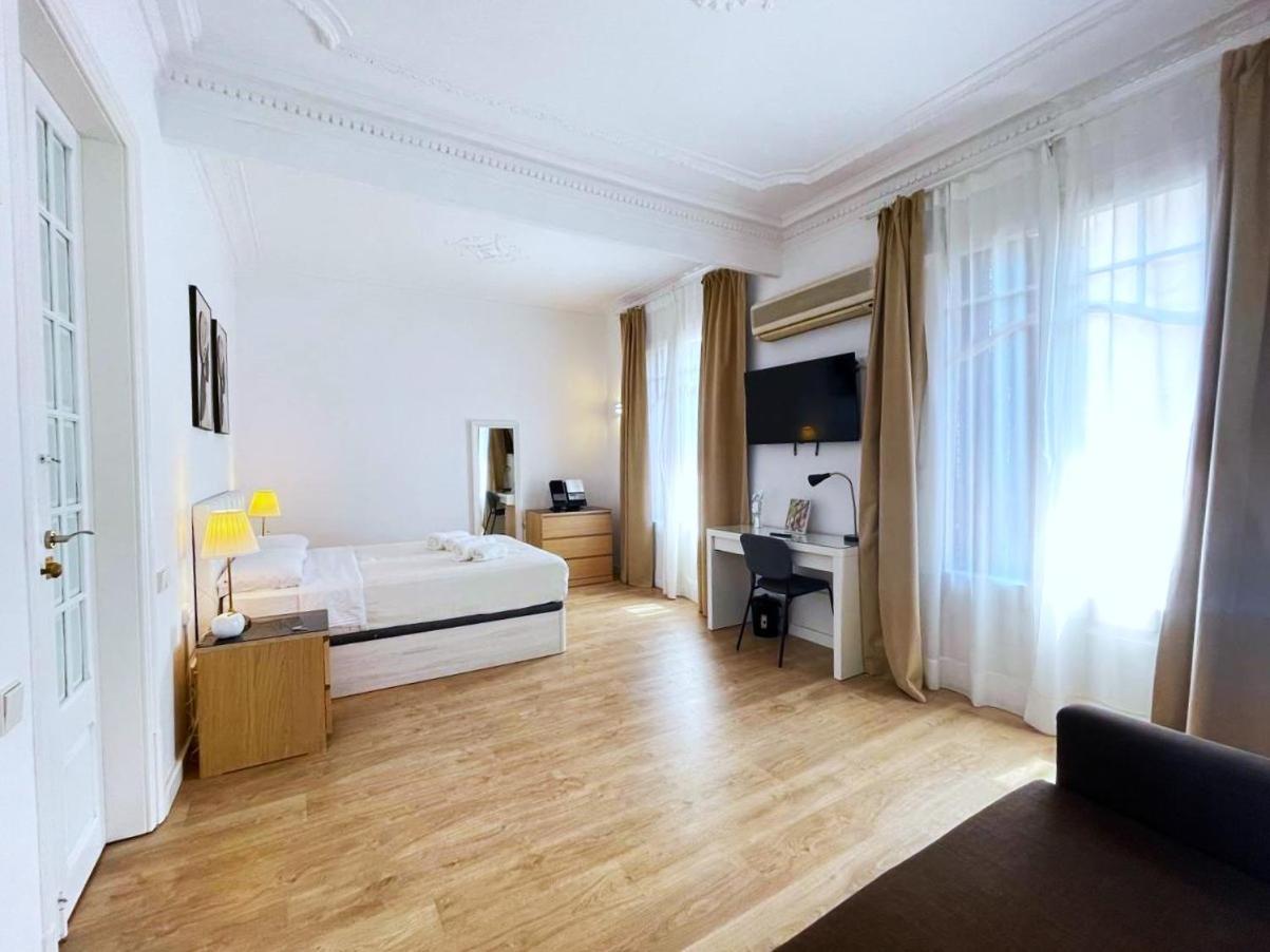 Flor Habitaciones Барселона Екстериор снимка